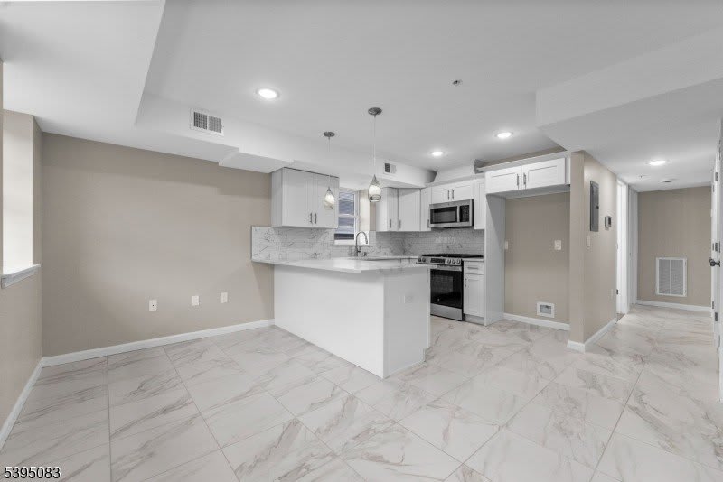 24 Garibaldi Ave – photo 4