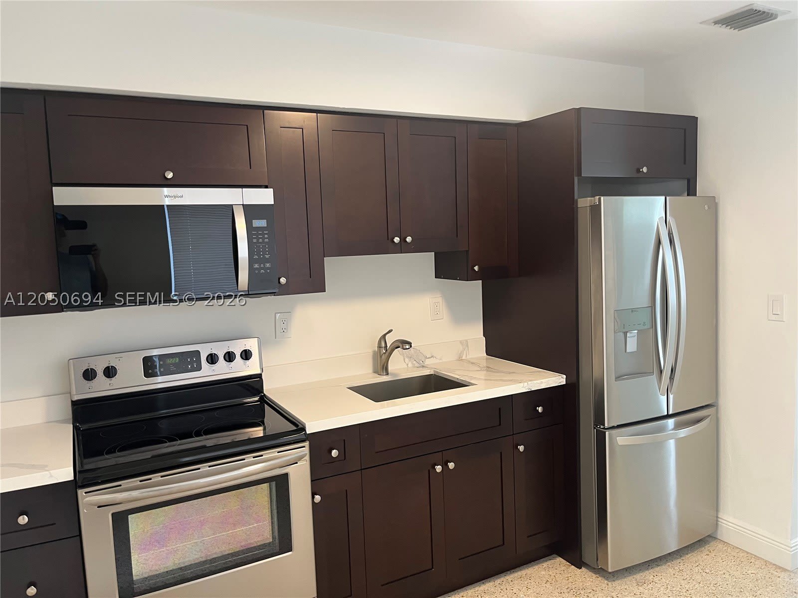90 E 15th St – photo 3
