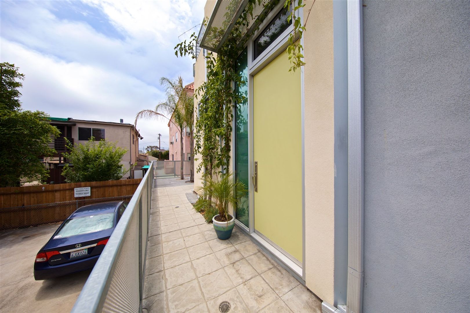Beautiful 2-Bedroom Townhome in Hillcrest with Private Balconies & Attached Garage – photo 2