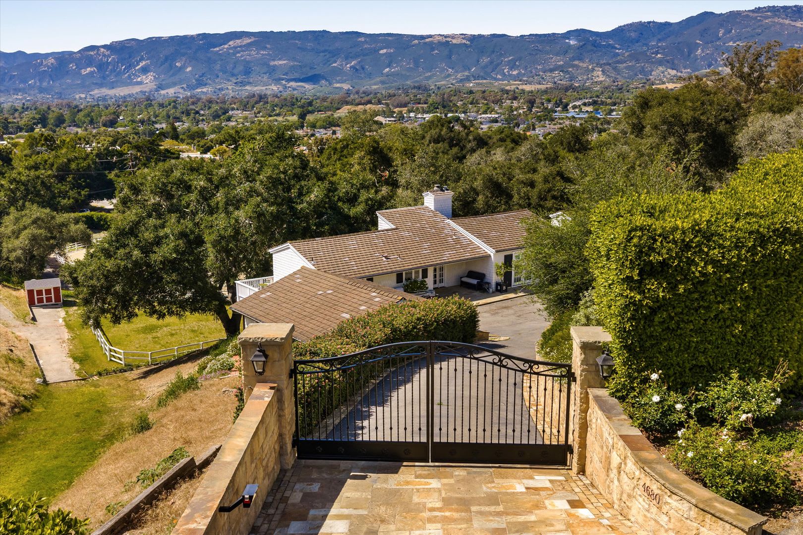 Elevated Ranch Living with Whimsical Elegance in Hope Ranch – photo 2