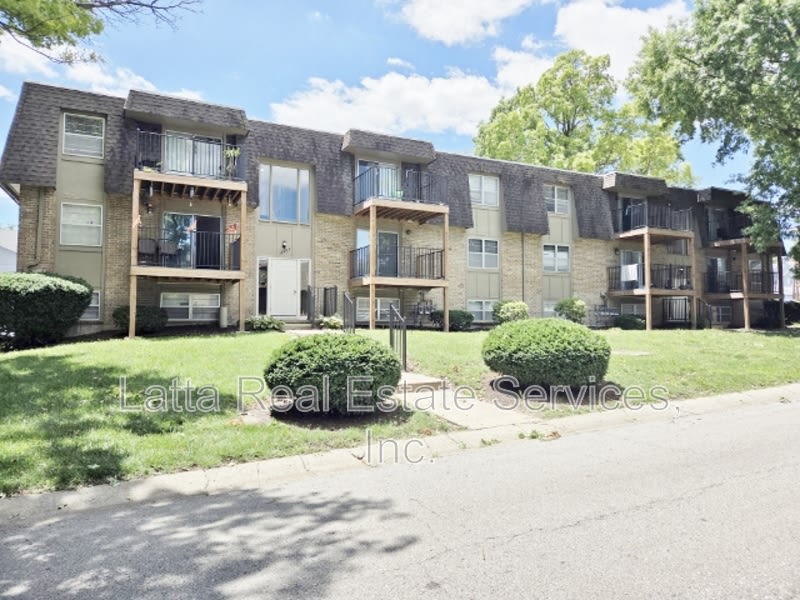 12502 E 40th St S – photo 1