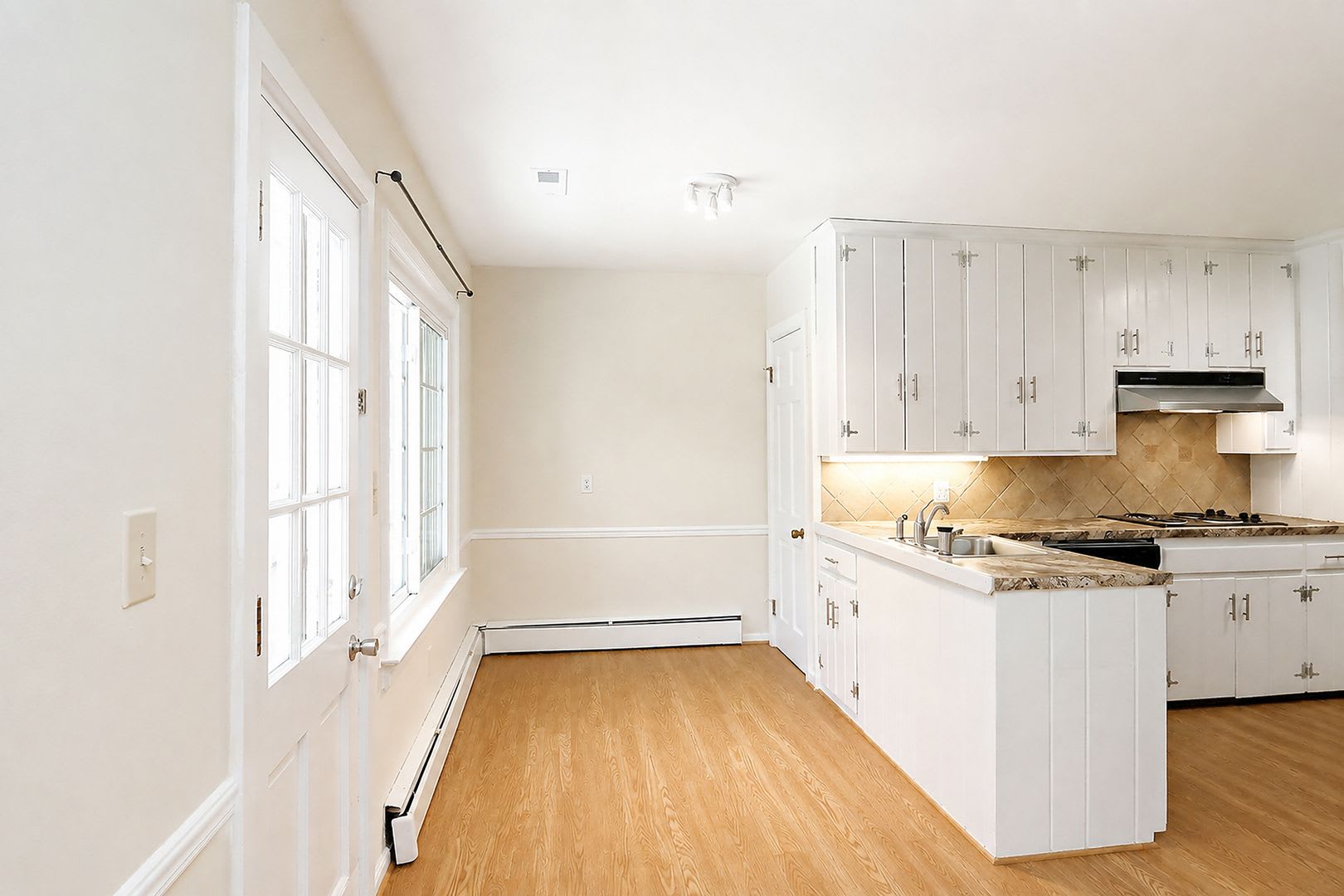 Spacious Pet-Friendly Greenbrier Home with Recent Updates + Lawn Care Included – photo 5