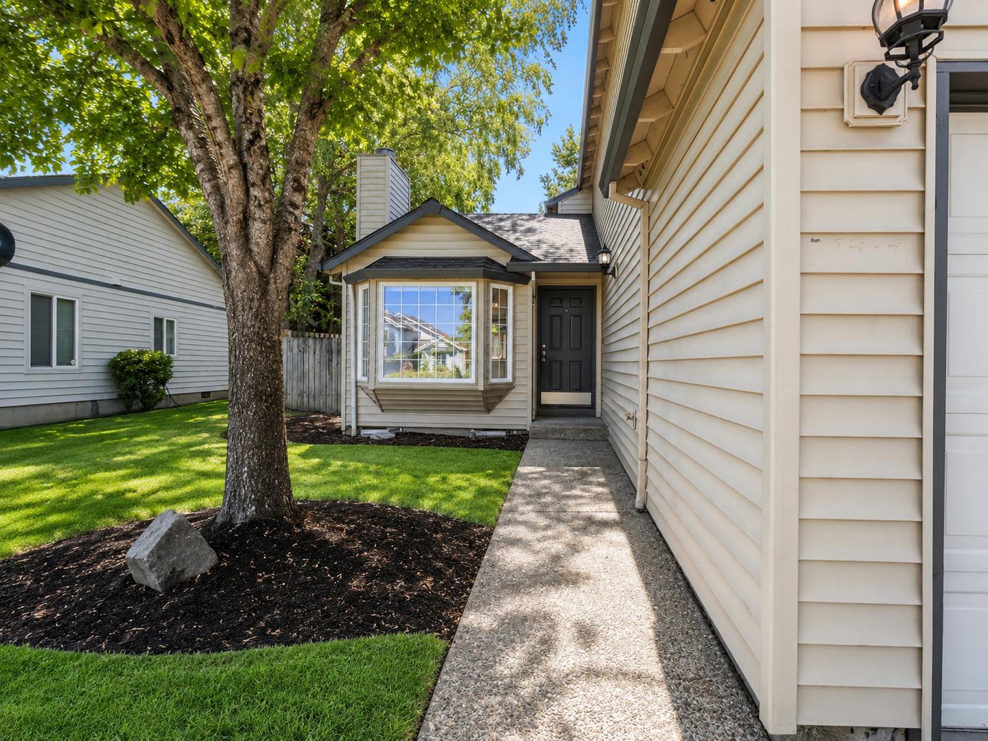 Spacious 3 Bedroom Home with Fenced Backyard – photo 2