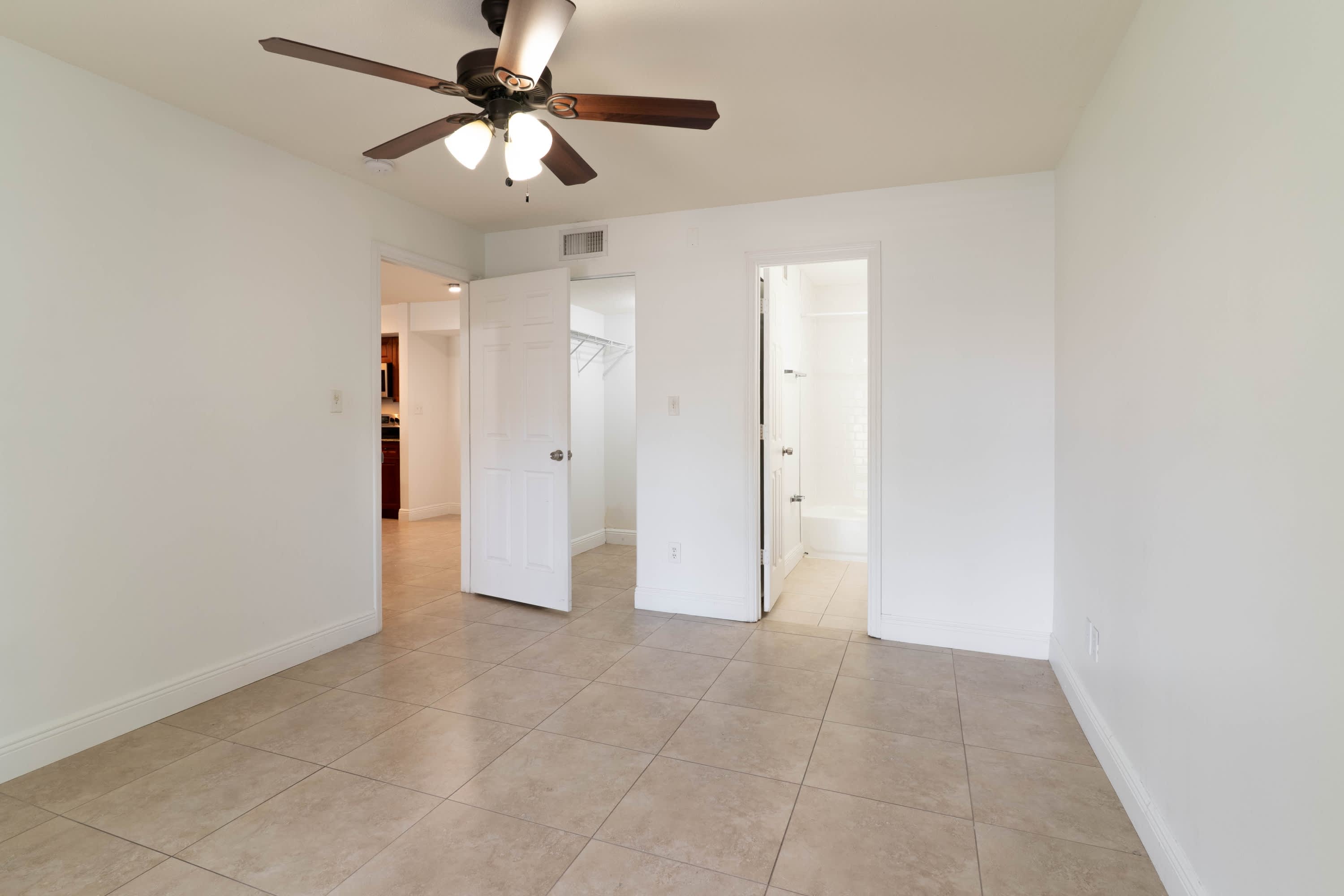 875 Riverside Drive Unit 715 – photo 3