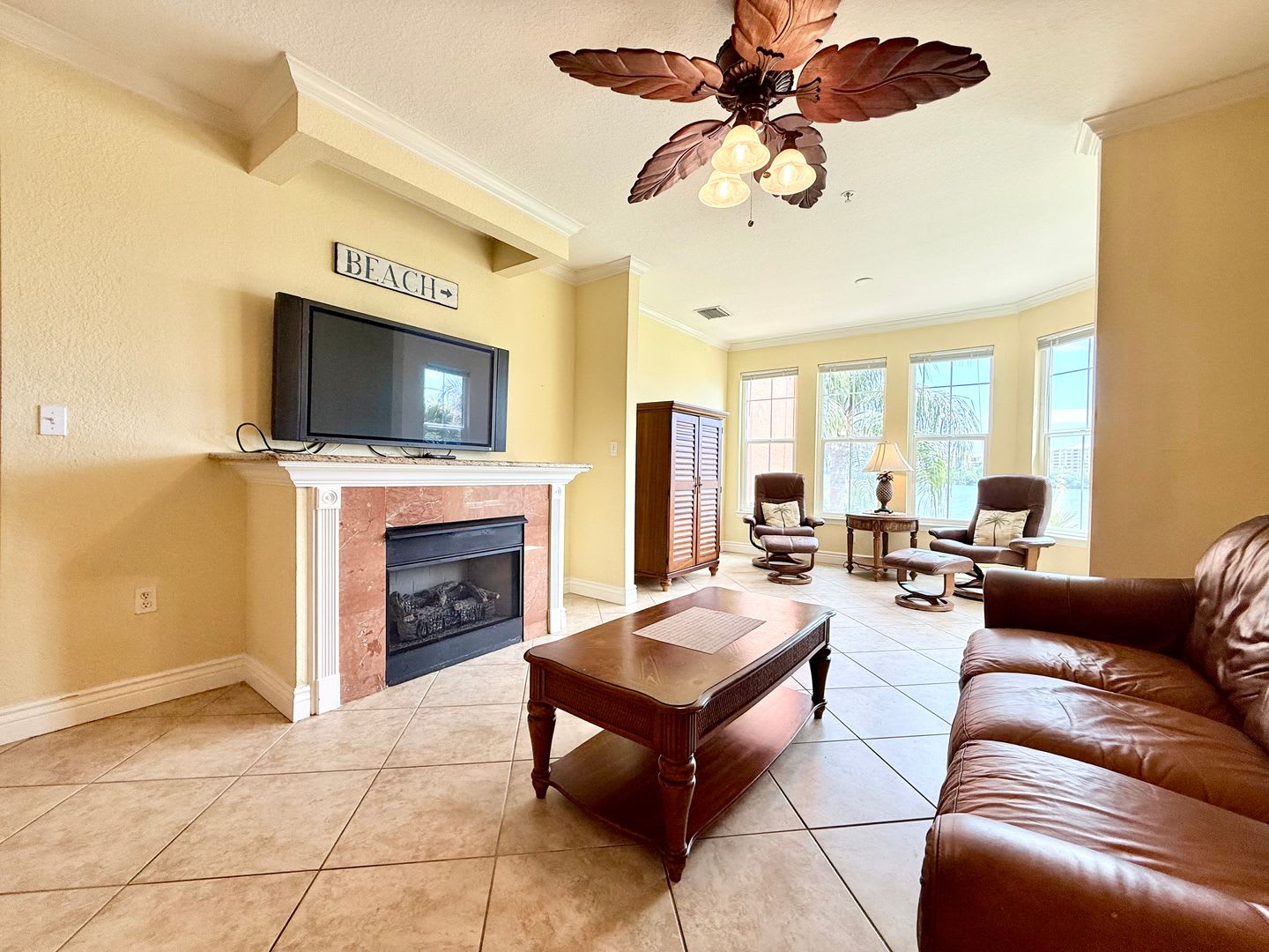 Furnished waterfront 2Bedrooms / 2Baths condo – photo 2