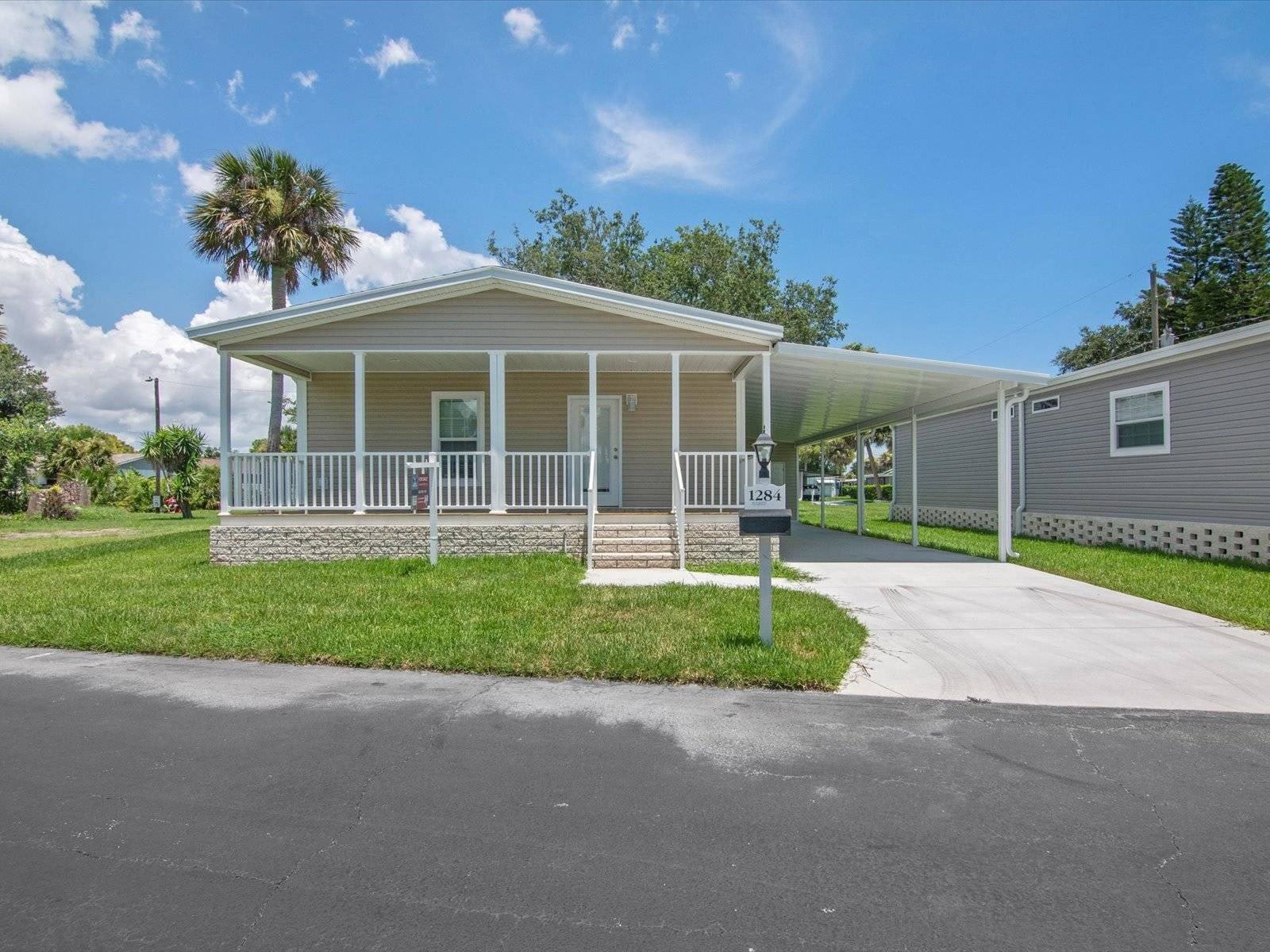 1284 Plymouth Place – photo 2