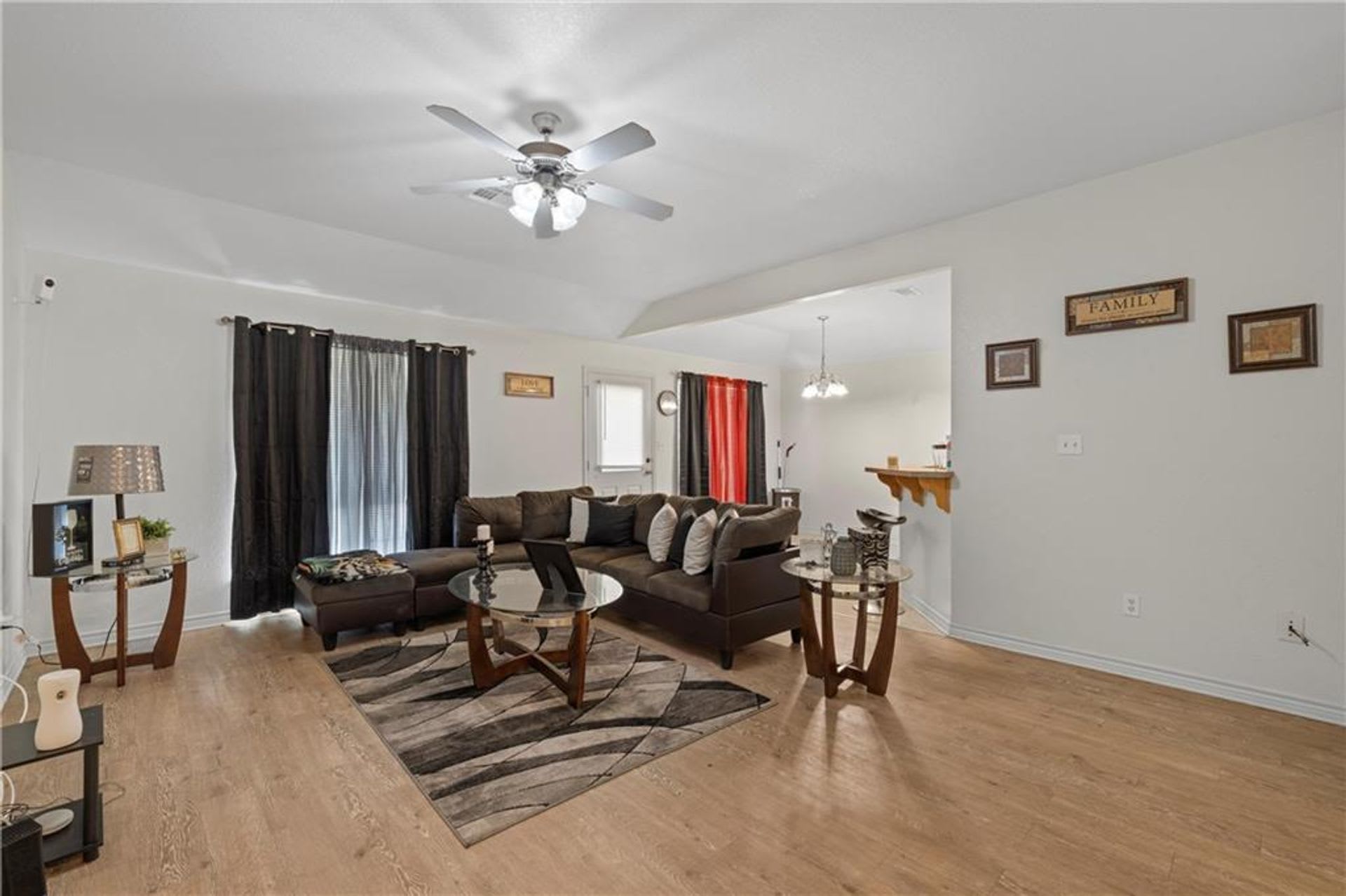 860 N Lacy Dr – photo 2