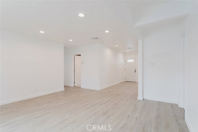 18308 Gresham Street – photo 5
