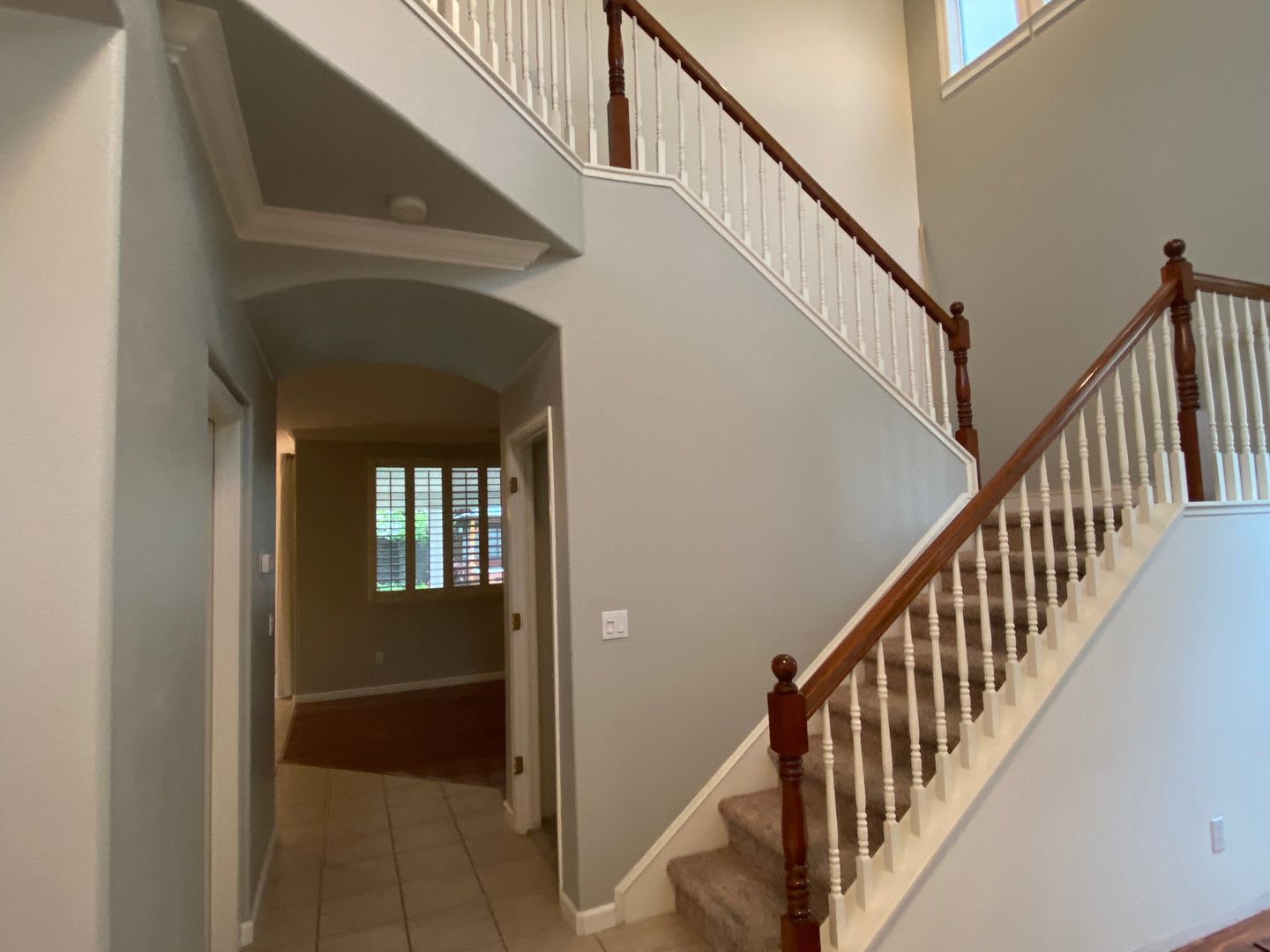 CLEAN AND SPACIOUS 4 BED, 2.5 BATH WITH COVERED BACK PATIO AND LUSH LANDSCAPING IN WESTLAKE COMMUNITY – photo 4