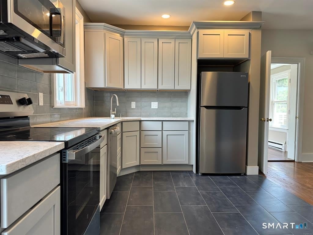 251 Edwards Street – photo 2