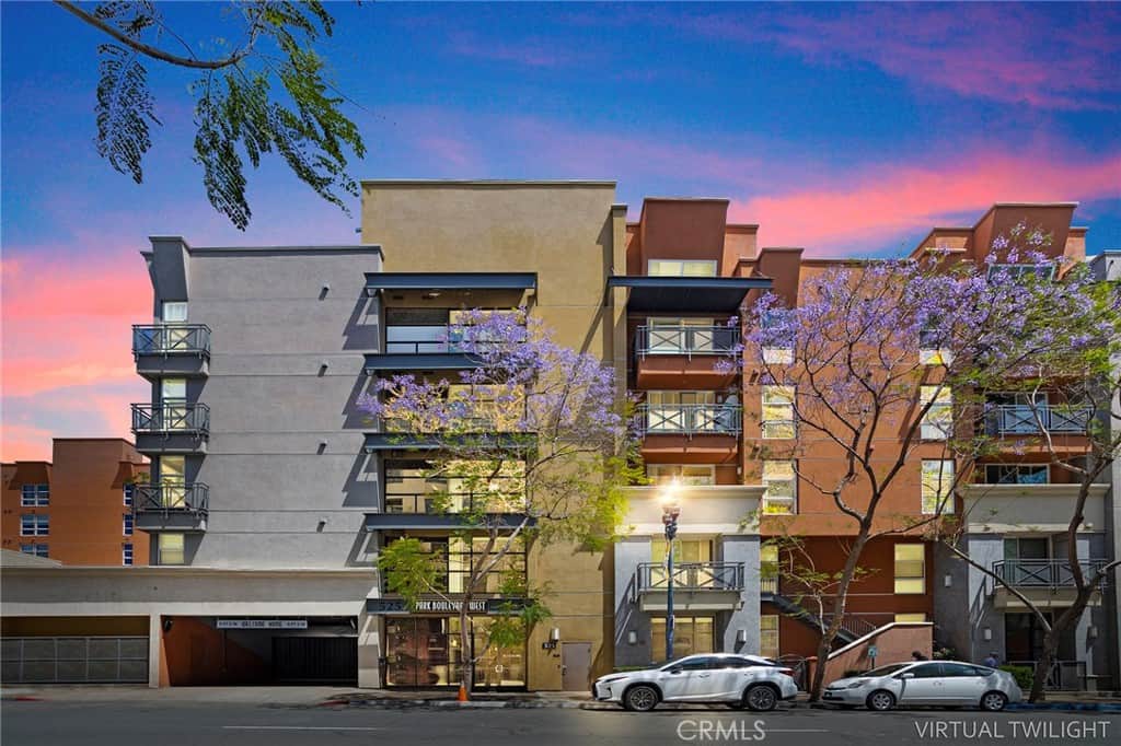 525 11th Ave – photo 1