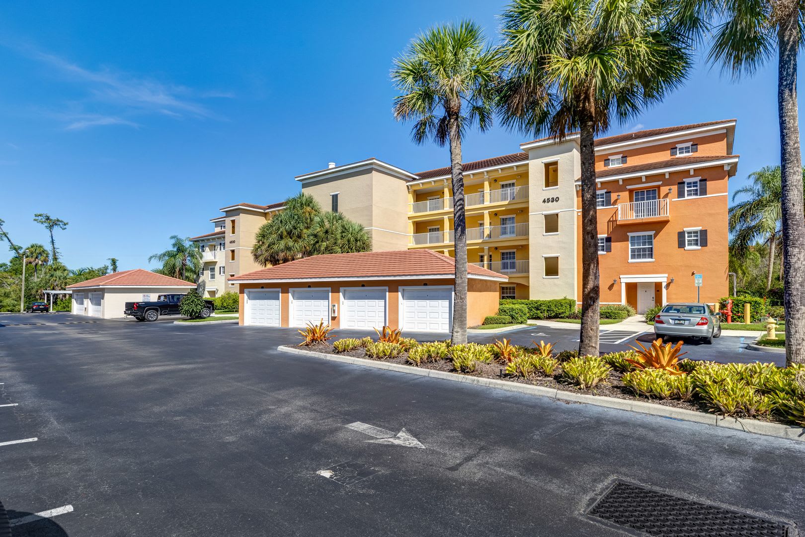 ** BOTANICAL PLACE ** 3 BED / 2 BATH – photo 1
