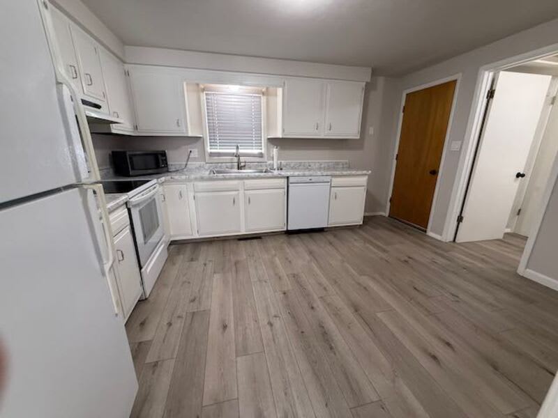 1105 E Samuel – photo 3