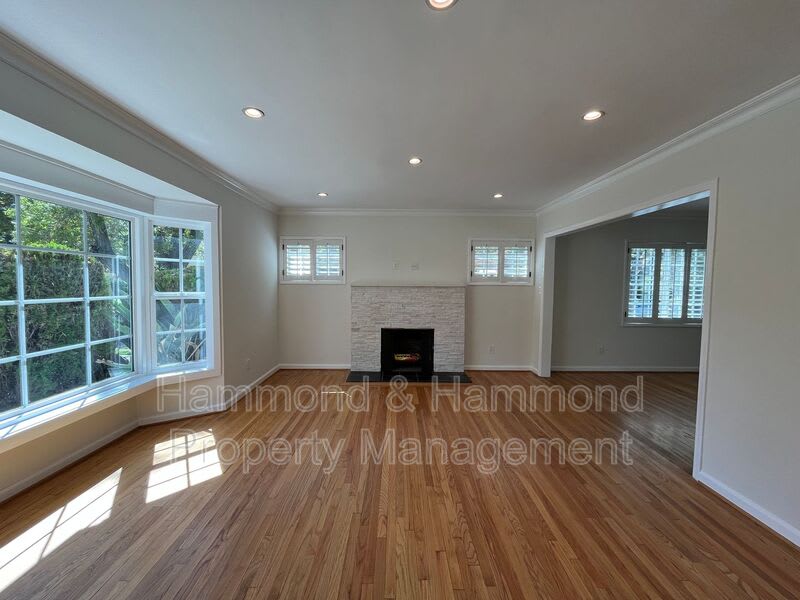 15483 Dickens St. – photo 5