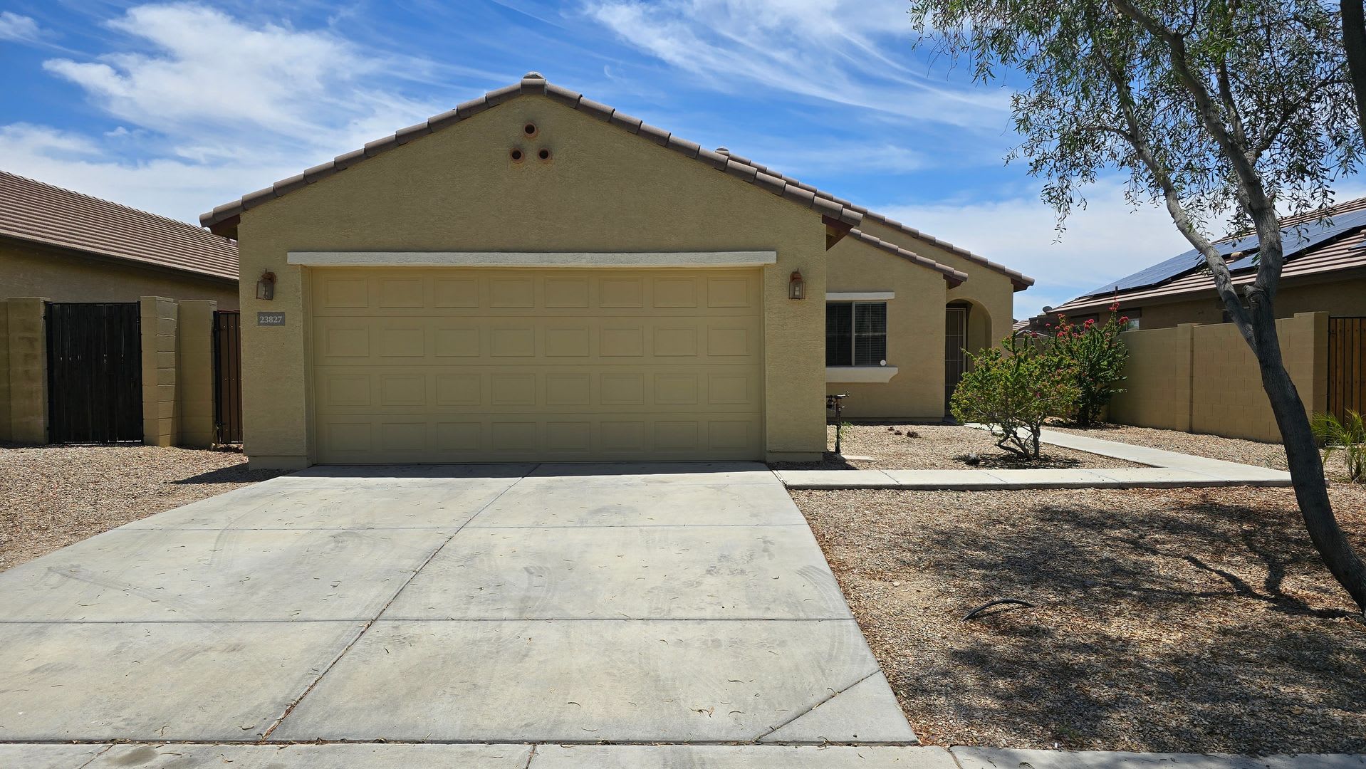 New Carpet and paint! Great home for the money in Buckeye! – photo 1