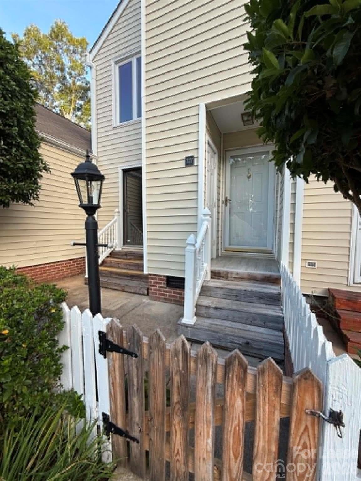 327 Eastwood Drive – photo 2