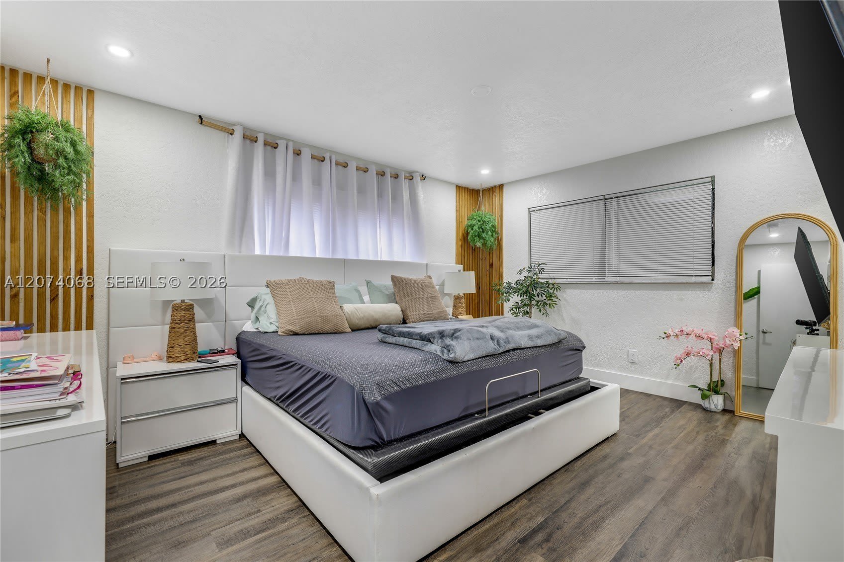 5712 Monroe St – photo 4