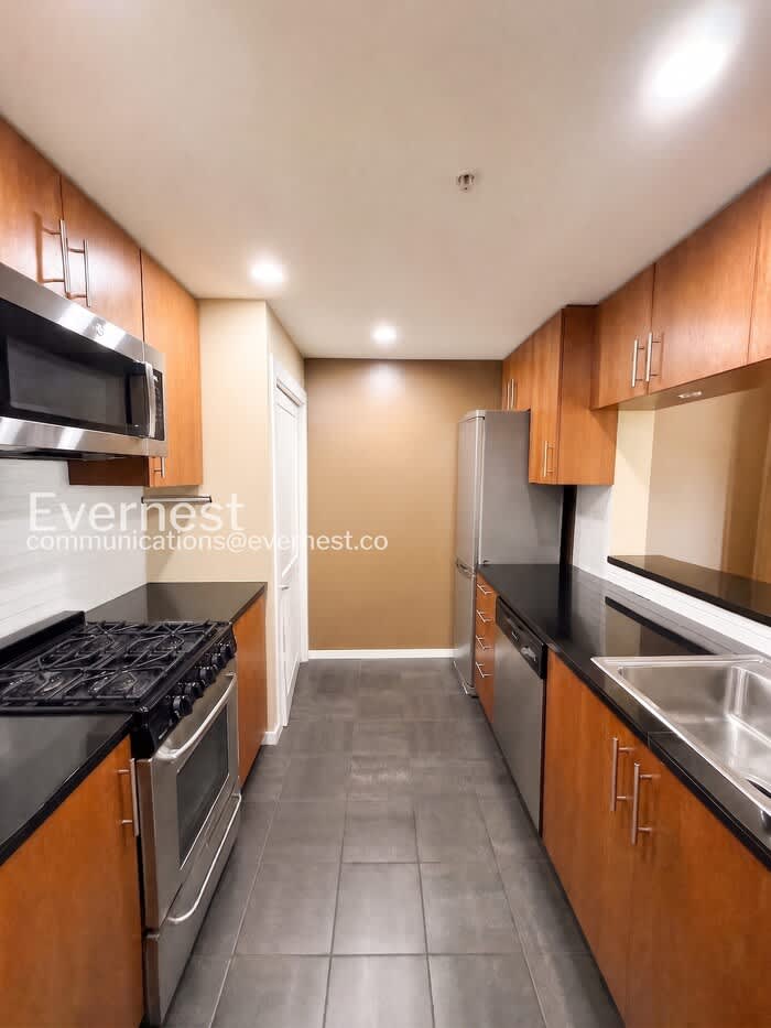 2721 1st Avenue – photo 1