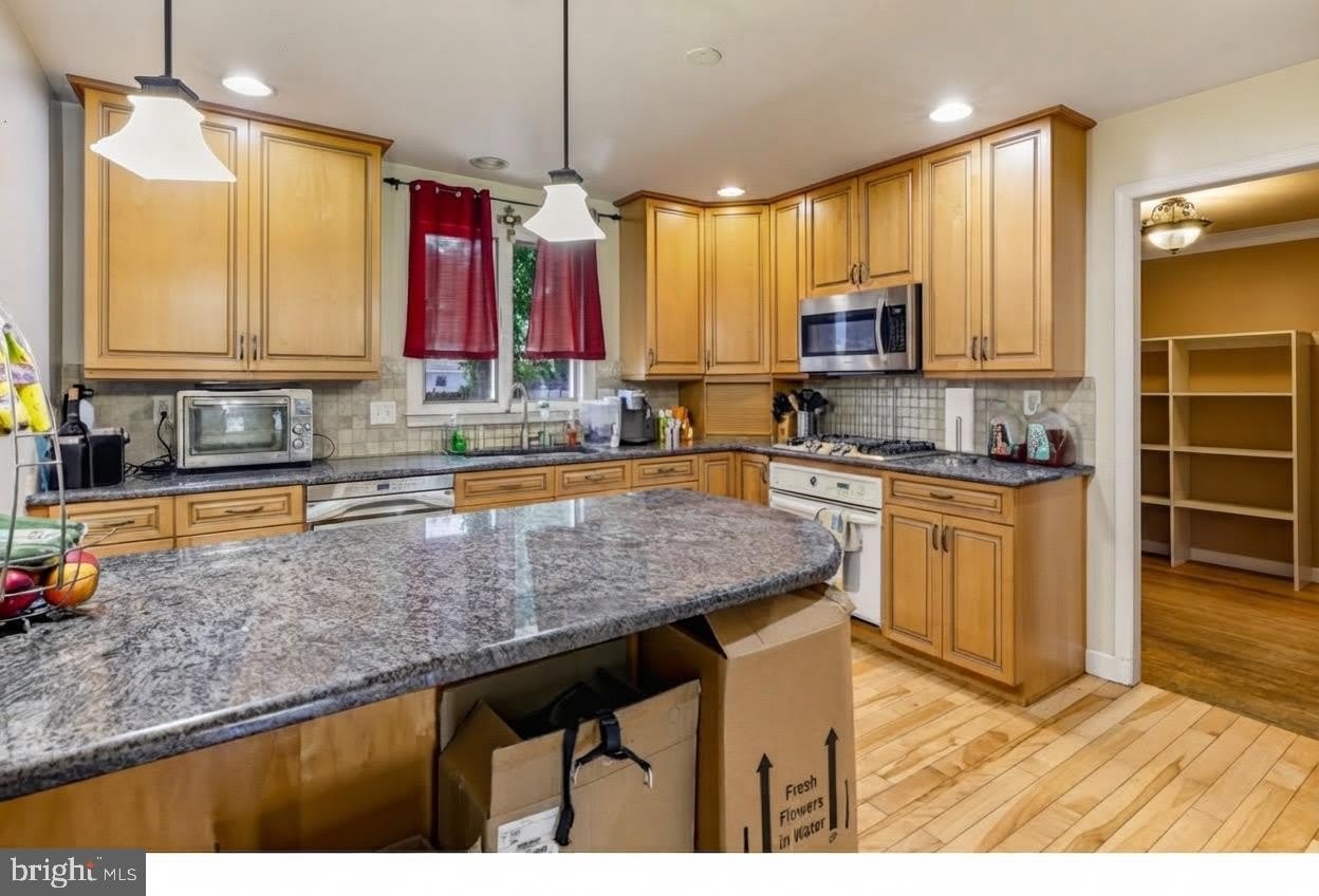 914 SCHUYLER Place – photo 3