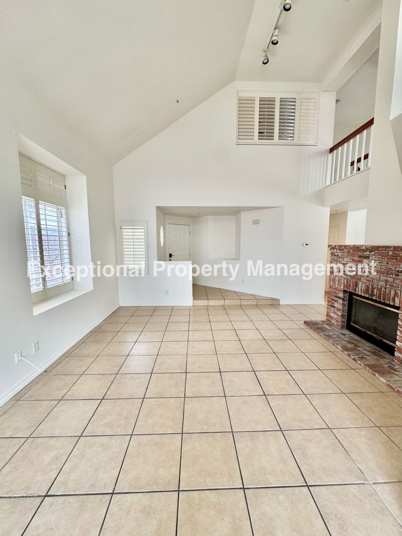 Ready to move in 4 bedroom 3 bath home with a pool – photo 3