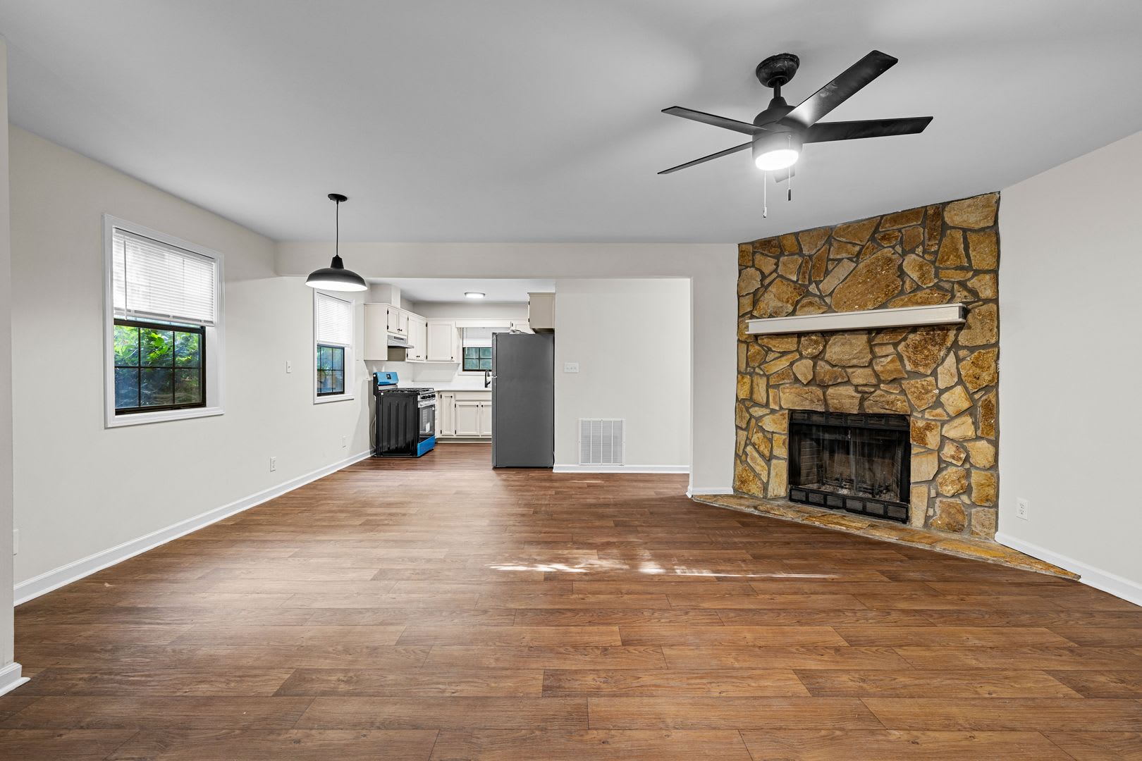 Completely Renovated 2BR Duplex in Convenient Tyrone Location – photo 5