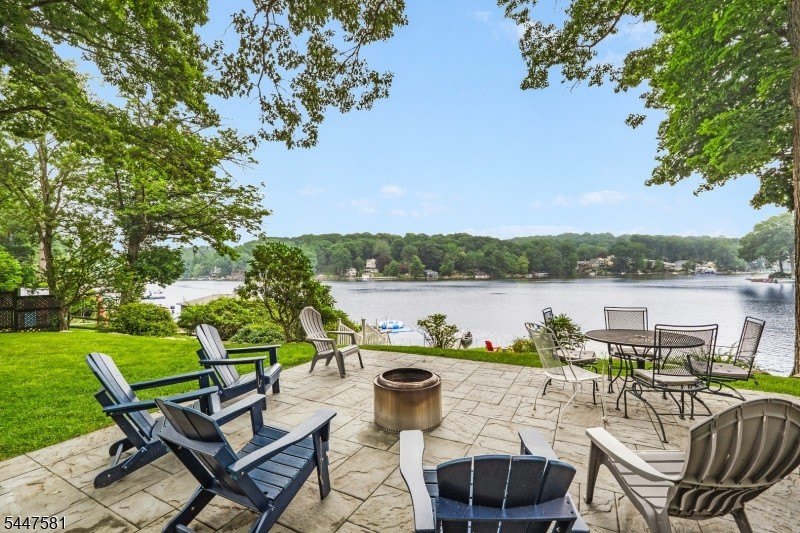 209 Hudson Ave – photo 4