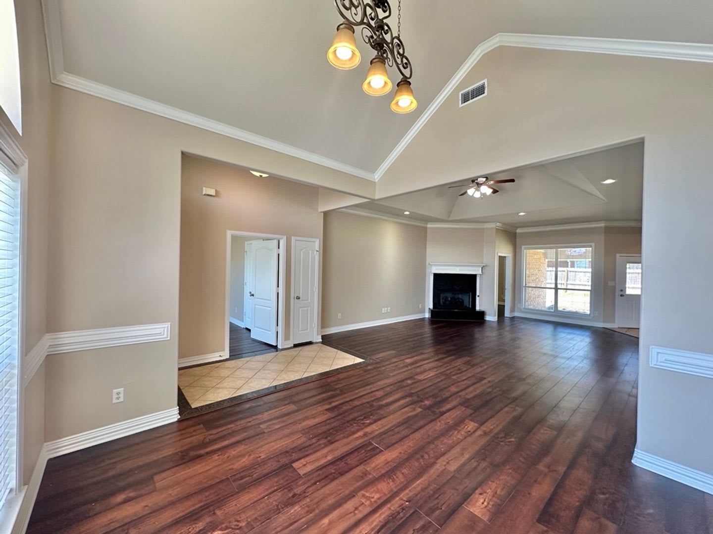 Spacious Flint Home on a Corner Lot with Stunning Primary Suite – photo 4