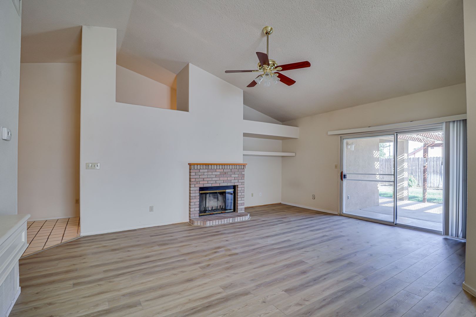 Spacious Home in SW Bakersfield! – photo 4