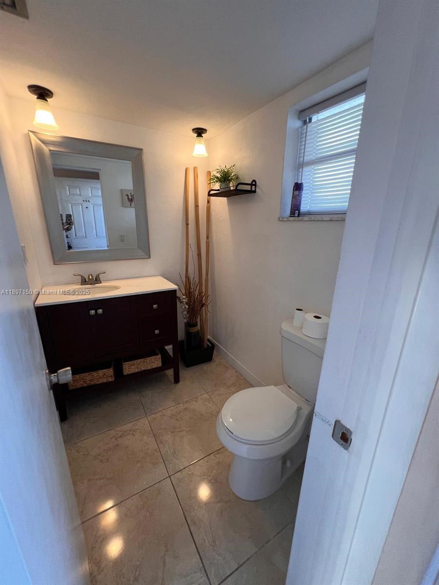 1591 NE Miami Gardens Dr – photo 2