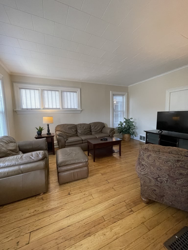 1148 Memorial Avenue – photo 3