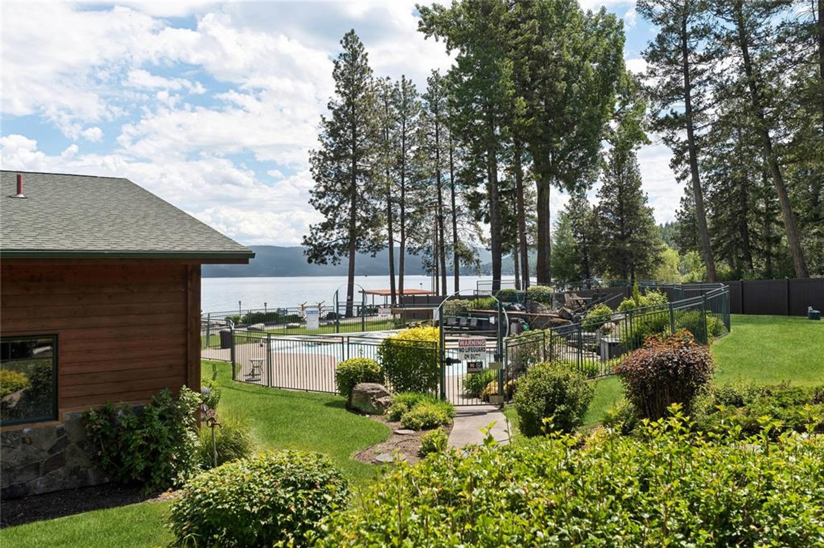 Upscale Lakeside Condo – photo 5