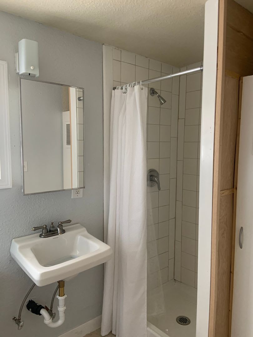 Hard To Find 1 Bdrm 1 Bath House With Carport – photo 3
