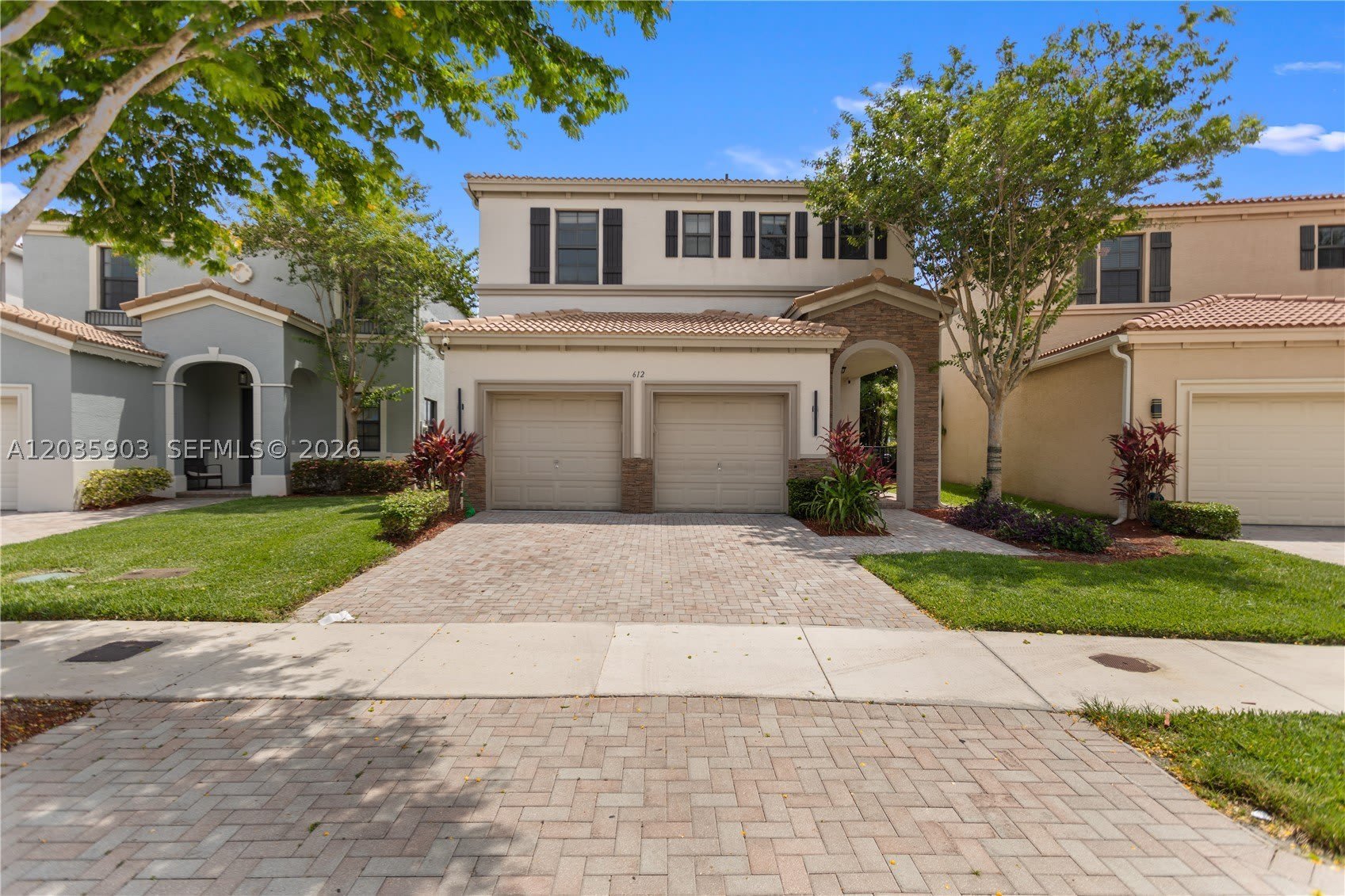 612 NE 193rd St – photo 1