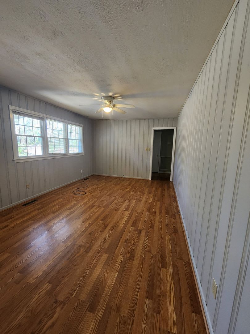 !!500!! Move-IN Discount Spacious 3-Bedroom Brick Home with Two Living Areas & Fenced Backyard! – photo 3