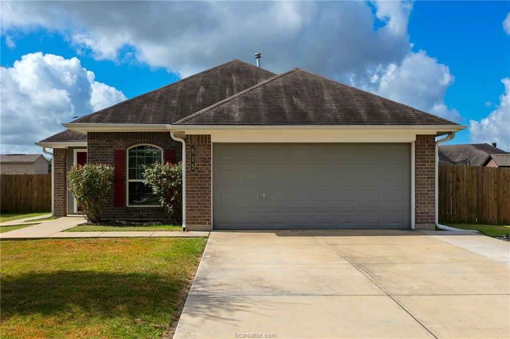 815 Heritage Drive – photo 1