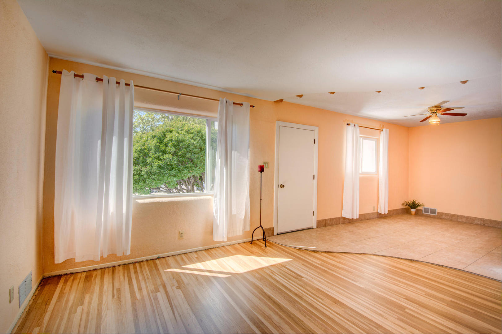 UPTOWN 3 Bedroom 2 bath with Garage – photo 2