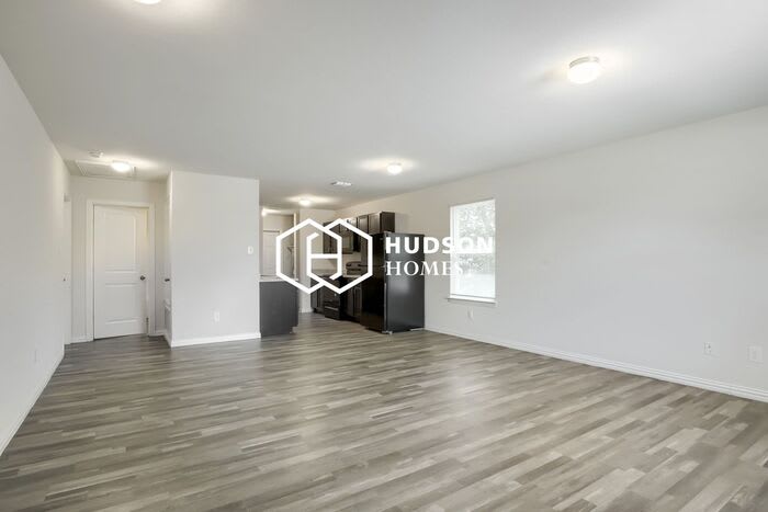 2214 Henry Street – photo 4
