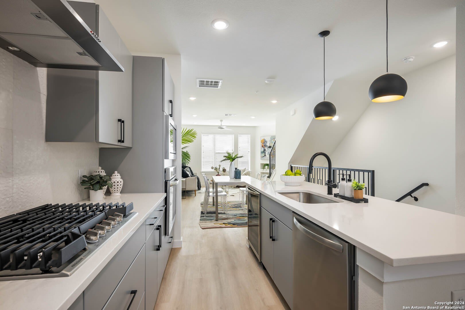 719 E Locust St – photo 4