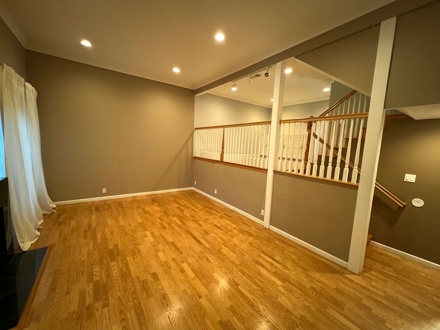Beautifully Remodeled 2 Bed 1.5 Bath Townhome in Orange! – photo 3