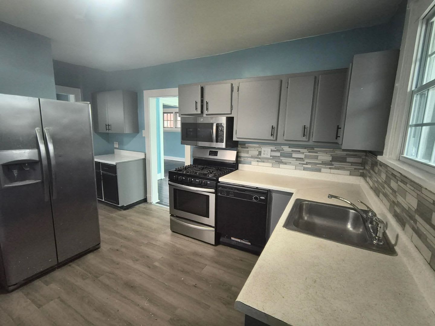 3 bedroom 1 bathroom house for rent in Duquesne! – photo 2