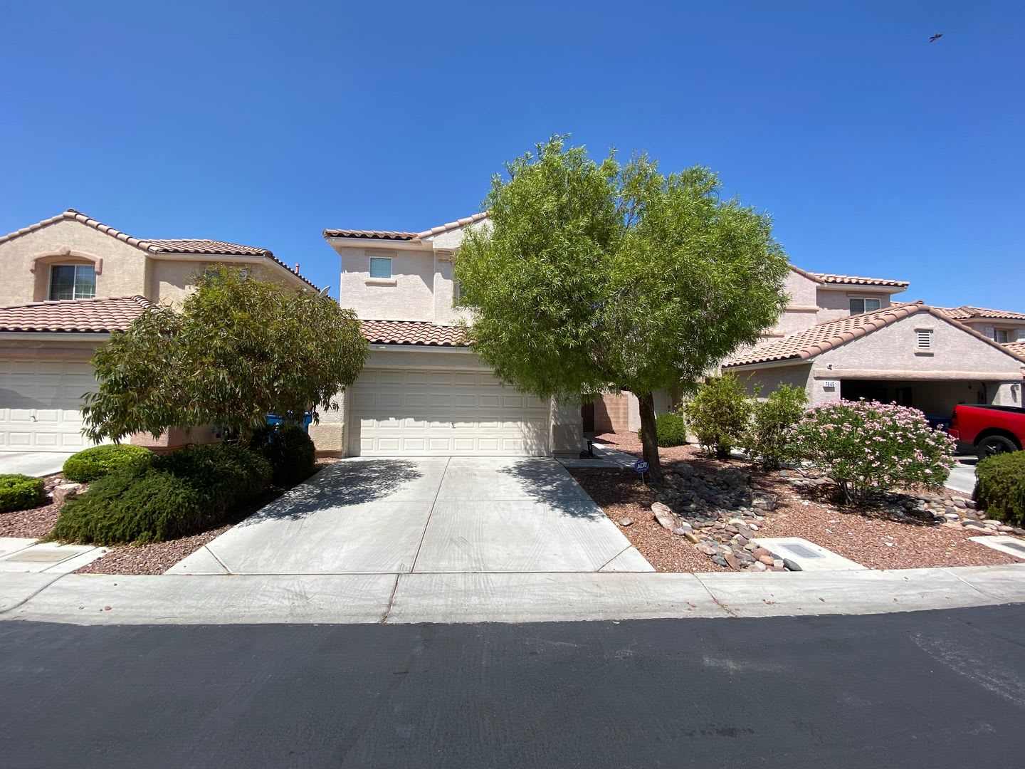 Beautiful 3Bed 3Bath 2Car Residence Located In Gated Northwest Community Next To Skye Canyon And Providence – photo 1