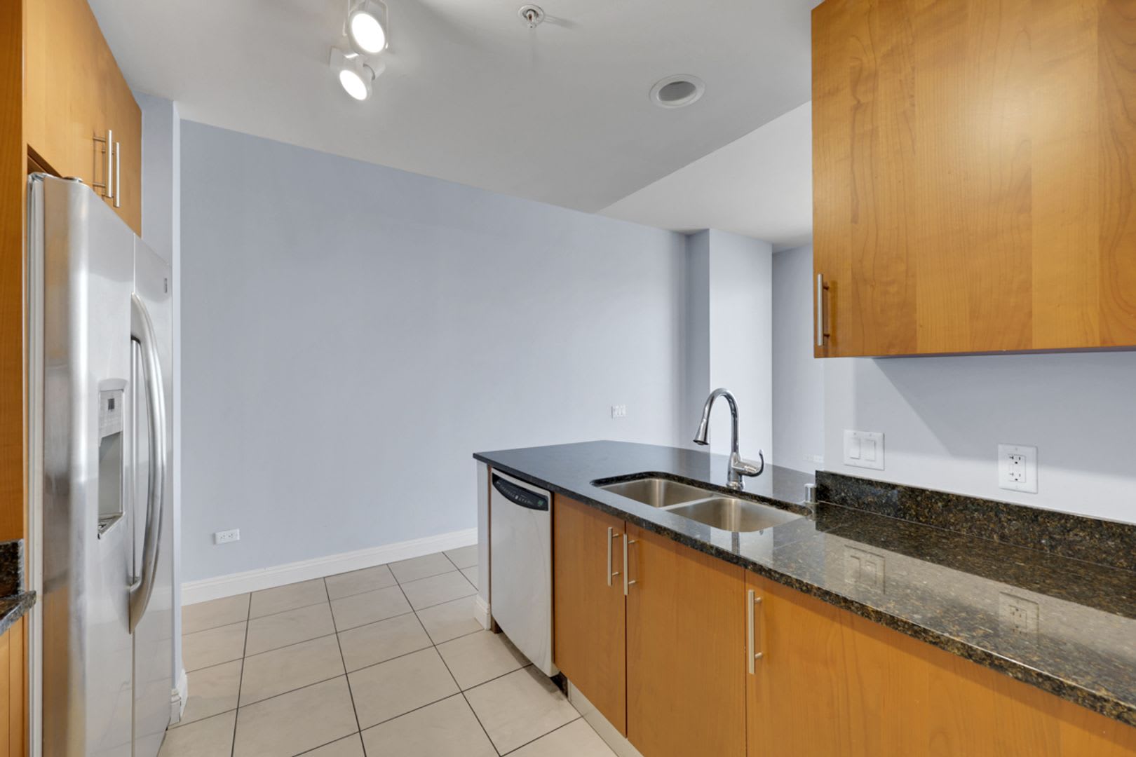High Rise Studio Condo – photo 4