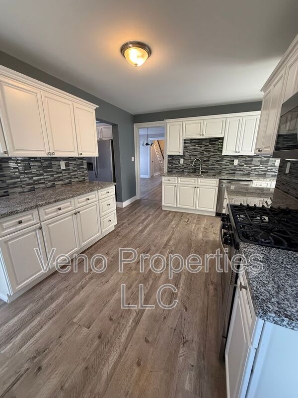 81 Bath St – photo 2