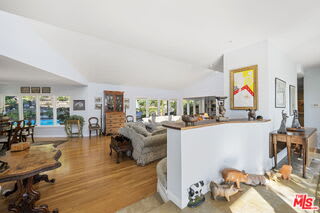11215 Sunset Boulevard – photo 2