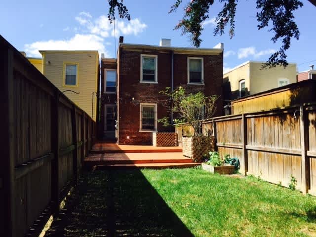 Large 2 Story House, Large Fenced In Yard, Wood Floors, Central Air, Quiet Community – photo 3