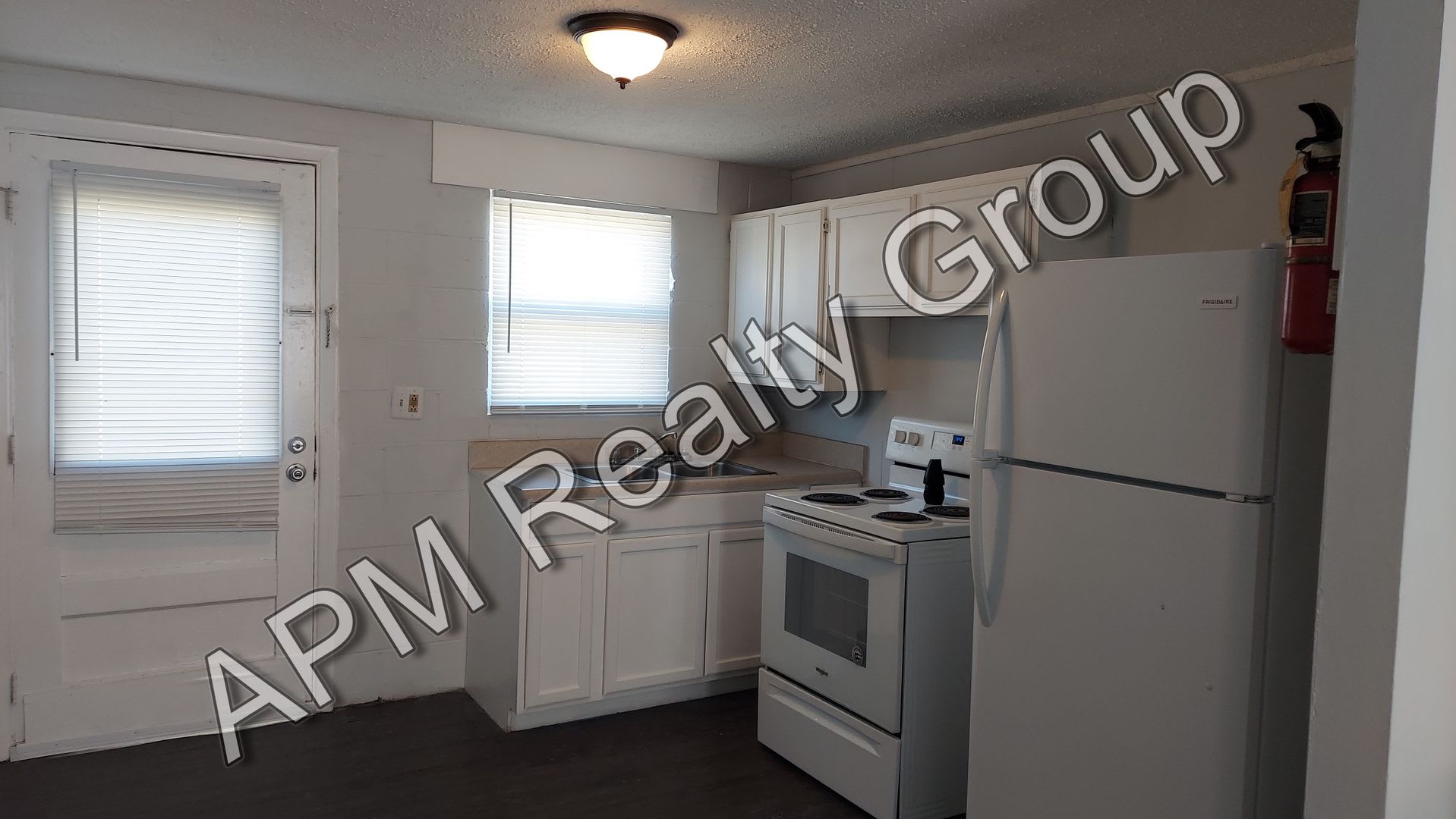 Two bedroom apt near Harden Street – photo 5