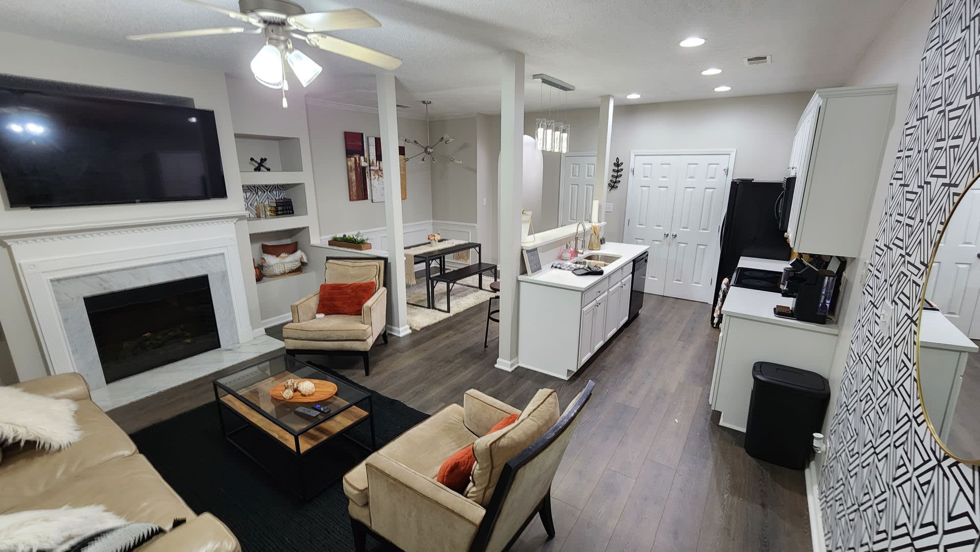 Room in 3 Bedroom Townhome at W Park Cir – photo 1