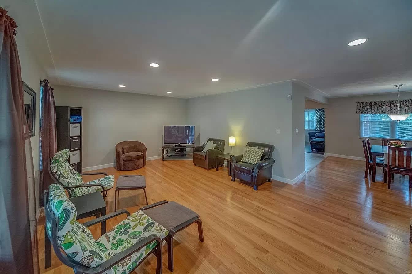 2404 Wendy Way Drive – photo 3
