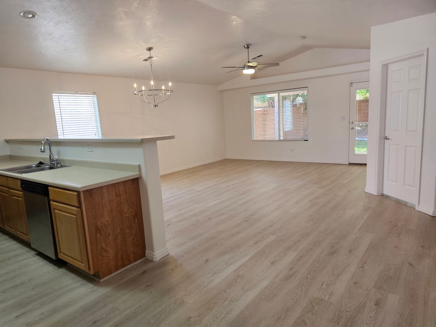 Small Pet Friendly 3 Bedroom Home – photo 3