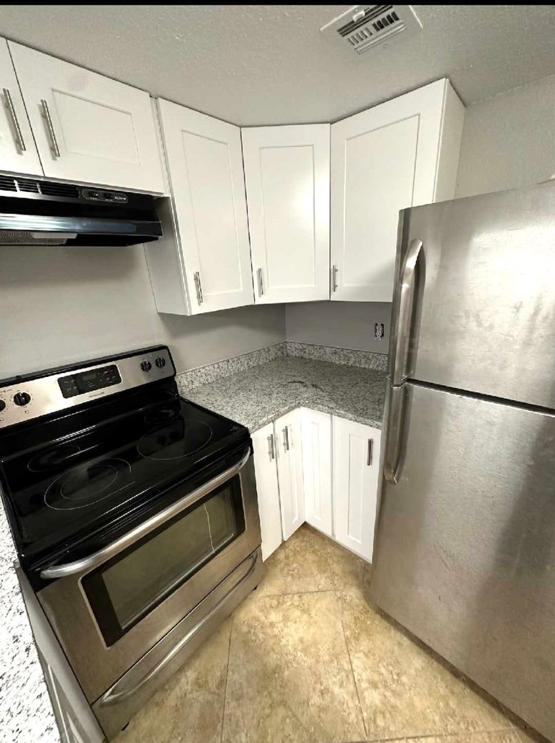 Cozy Upgraded 1Bedroom Condo – photo 2